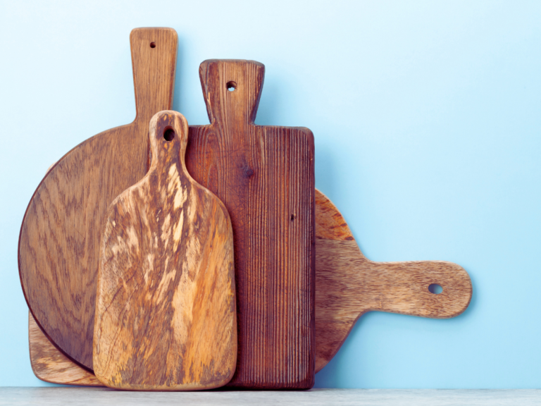 The Dangers of Using Plastic or Wooden Cutting Boards in Daily Cooking